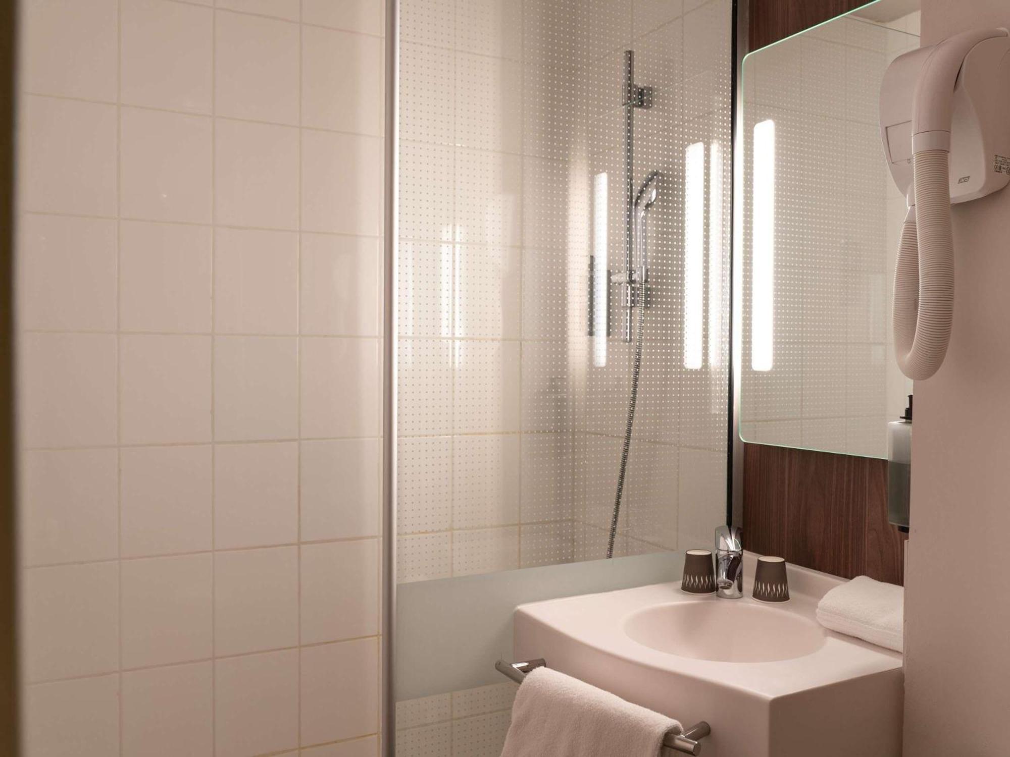Отель Ibis Styles Rouen Parc Expos Zenith Сент-Этьен-дю-Рувре Экстерьер фото